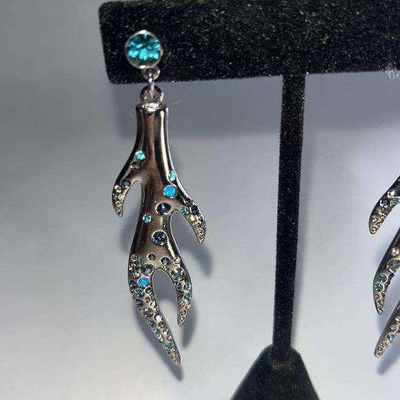 VINTAGE SWAROVSKI HEMATITE METAL*BLUE CRYSTAL LONG ICICLE PIERCED EARRINGS! - Picture 2 of 10
